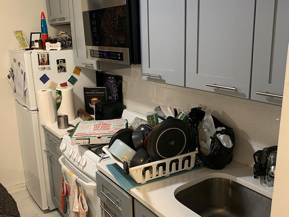 2nd image of 2444 Throop Ave Floor 1