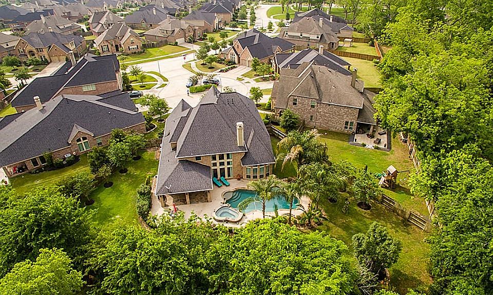 No need to look any further, this home is perfect for indoor and outdoor entertaining