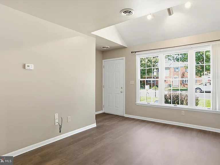 1008 Orchard Dr — Photo 3