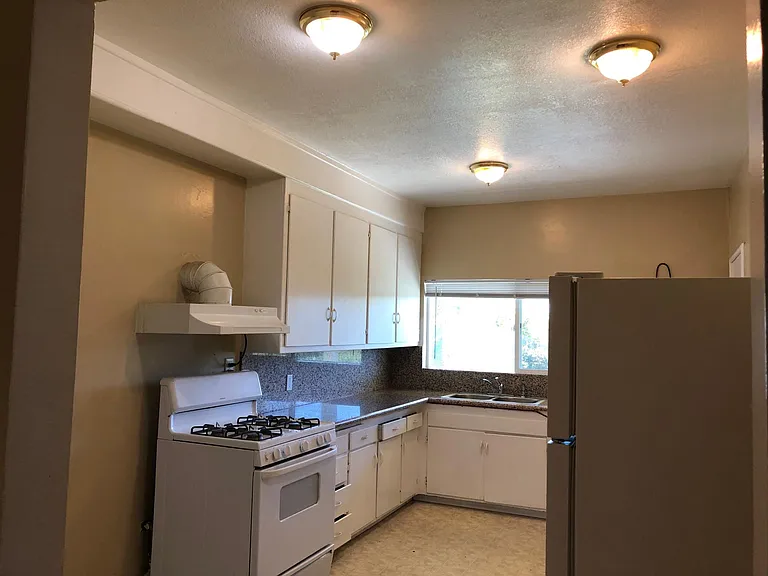 1348 Highland Blvd — Photo 3