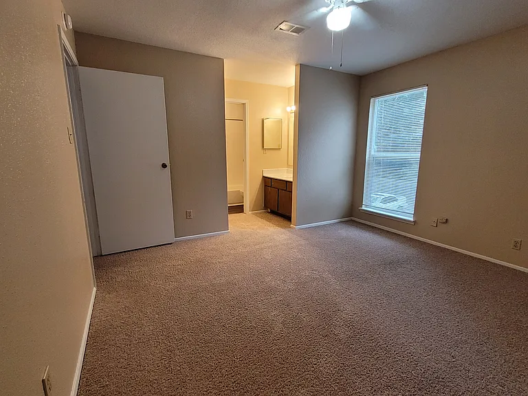 Sleepy Hollow Apartments — Photo 28