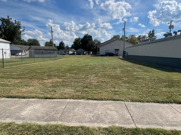 900 W Block Brown St, Seymour, IN 47274