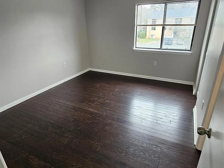 4811 Spring Lake Dr #E — Photo 19