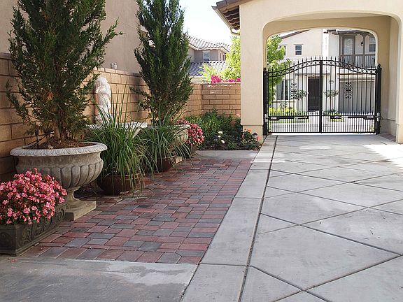 5th image of 2745 Madera Dr