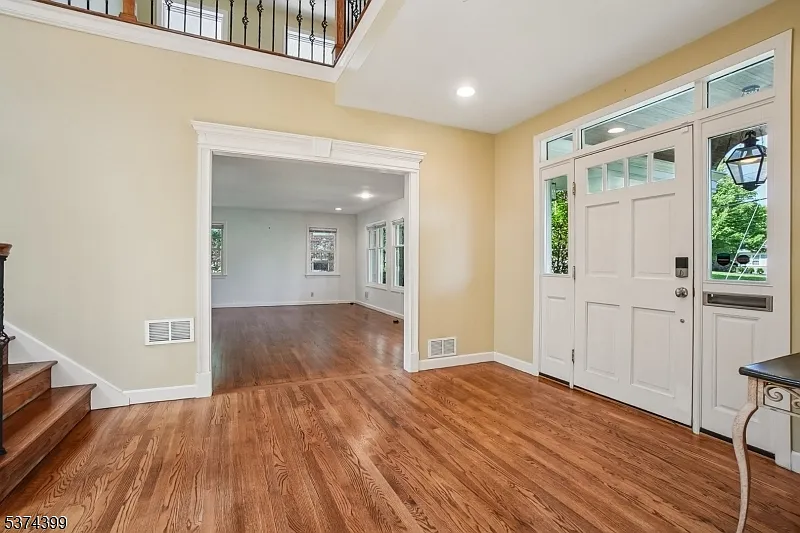 5 bed, 5.5 bath, $10,000 — Photo 4