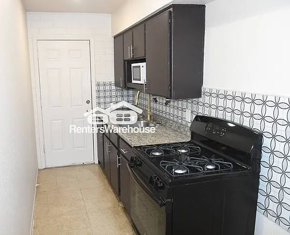 2532 E Adams St #7 — Photo 3