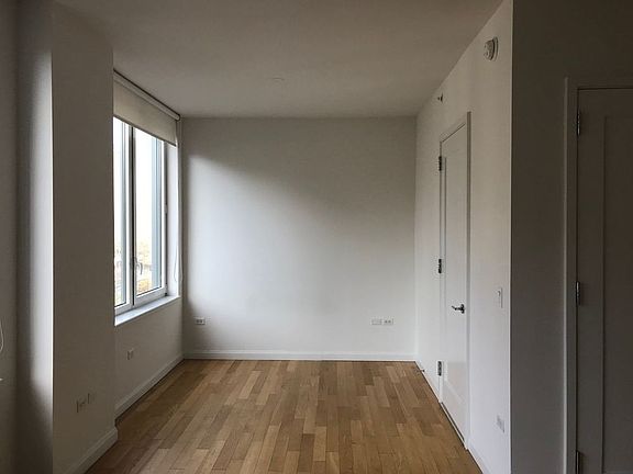 5th image of 795 Columbus Ave APT 6L