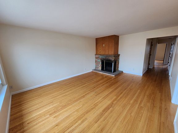 2nd image of 460 Girard St
