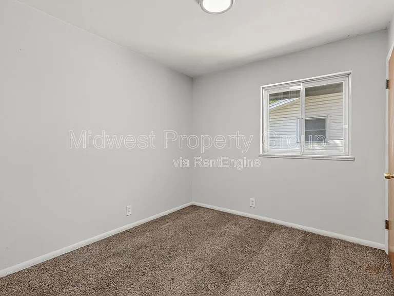 743 Shepley Dr — Photo 6