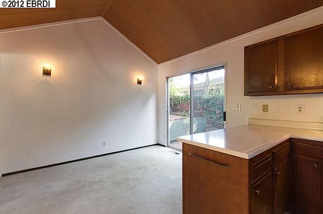 7435 Circle Hill Dr — Photo 3