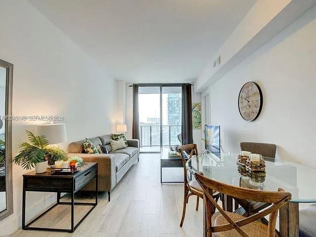 1 bed, 1.0 bath, $3,500 — Photo 2