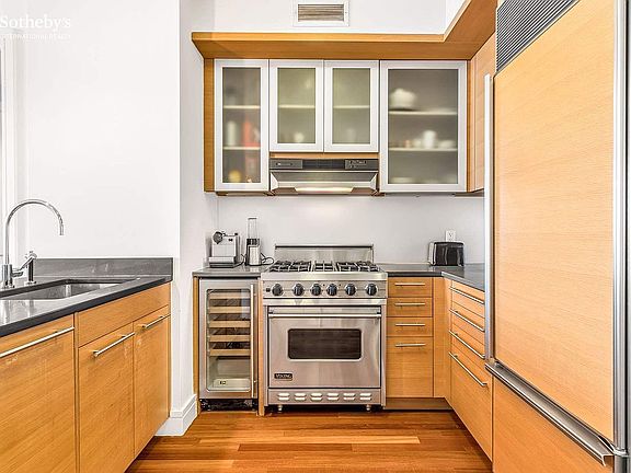 5th image of 30 West St APT 27G
