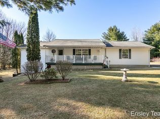 17585 Simmons Ave NE, Cedar Springs, MI 49319