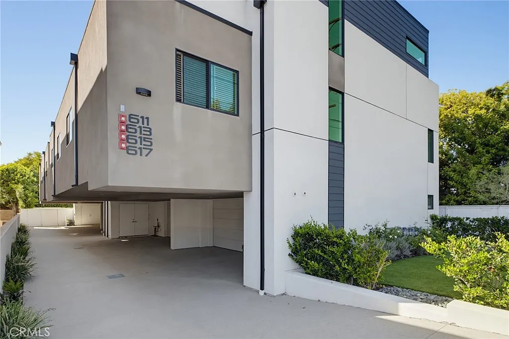 3 bed, 2.5 bath, 1650 sqft, $7,000 — Photo 1