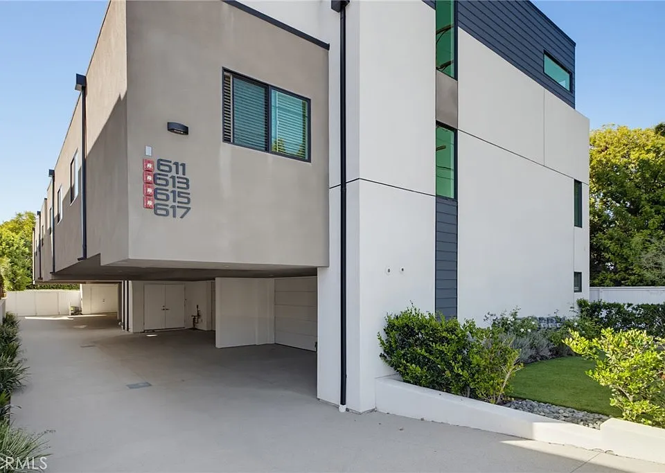 613 Aviation Way