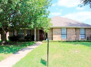 209 Pear Tree Pl, Denton, TX 76207