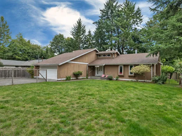 8930 McLarey Ave, Comox Valley, BC V9J 1A3
