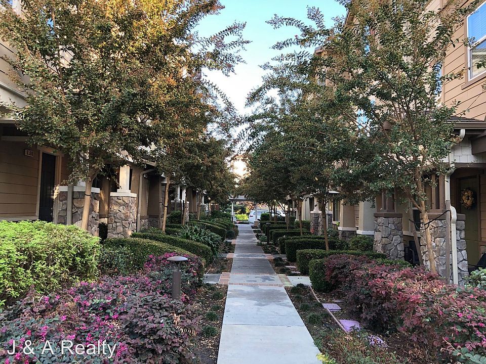 1st image of 6584 S Mariposa Ct