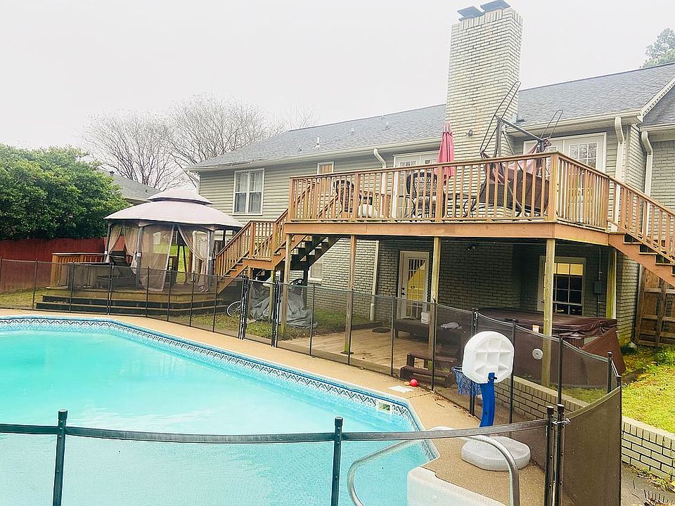 1st image of 107 Riverdale N