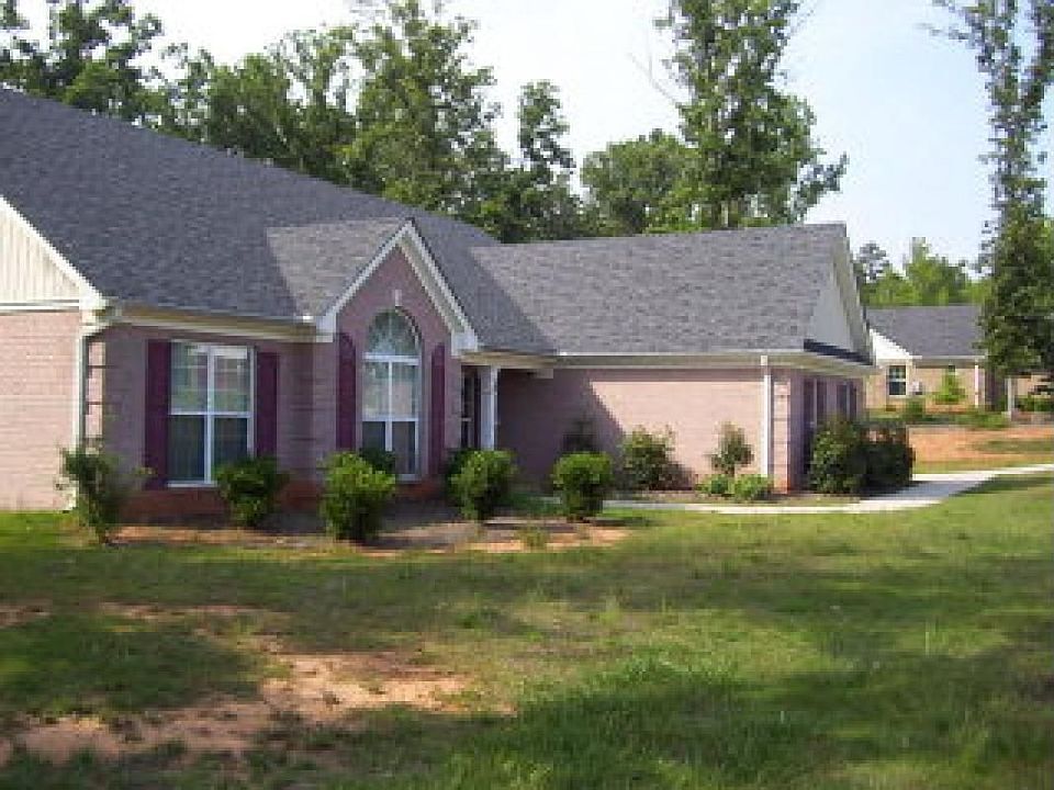 2nd image of 1070 Glen Ln