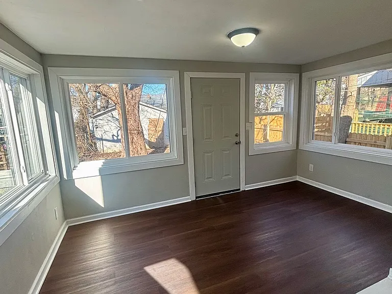 328 Cecil Ave — Photo 8