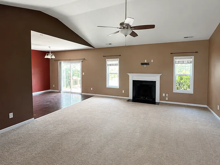 111 Cavalier Dr — Photo 6
