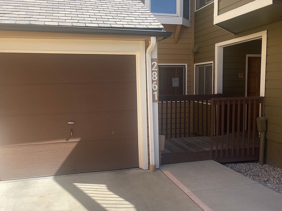Attached garage and parking in front (can park up to 3 vehicles)