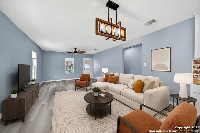 1203 Avenue J — Photo 4