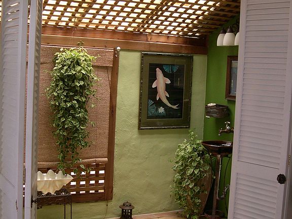 garden bath off master bedroom