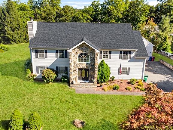 3rd image of 70 Oak Pond Lane
