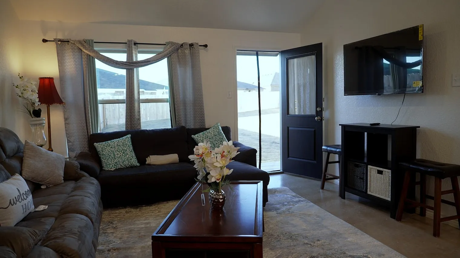 3 bed, 2.0 bath, 1291 sqft, $2,632 — Photo 3