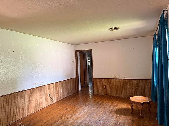 5th image of 2437 NW 42nd St
