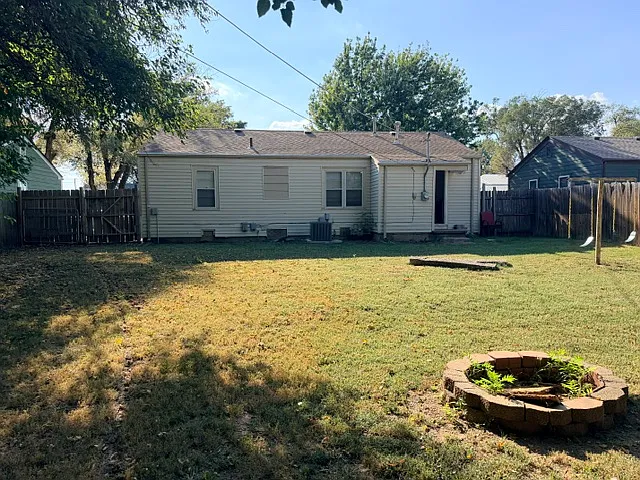 3 bed, 960 sqft, $1,250 — Photo 2