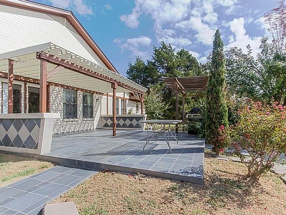 3rd image of 154 Coops Ln