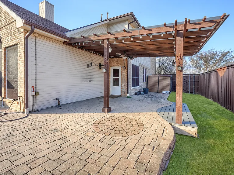 1808 Giddings Ct — Photo 38