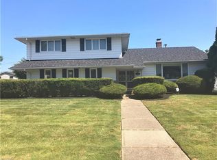 5447 Meadow Wood Blvd, Lyndhurst, OH