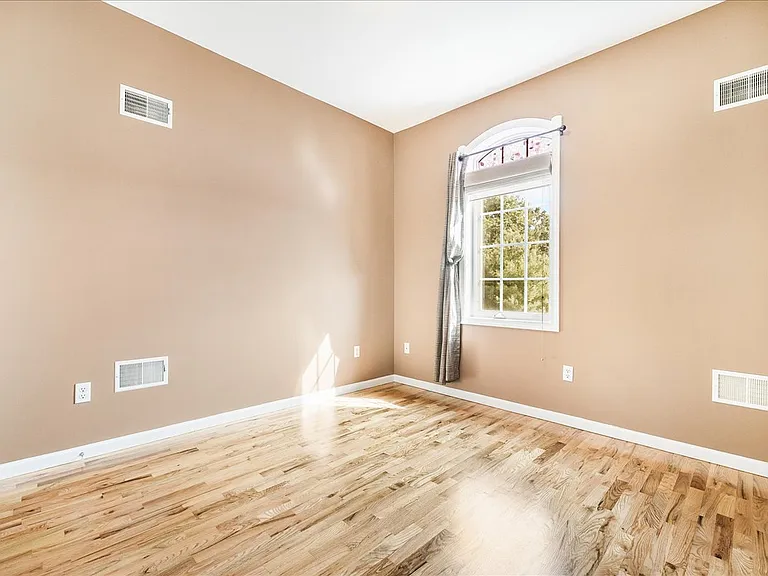 58 Alexander Ct — Photo 25