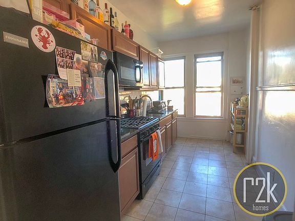 5th image of 3169 33rd St APT 19