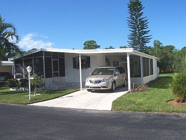 1st image of 9 Queen Palm Dr