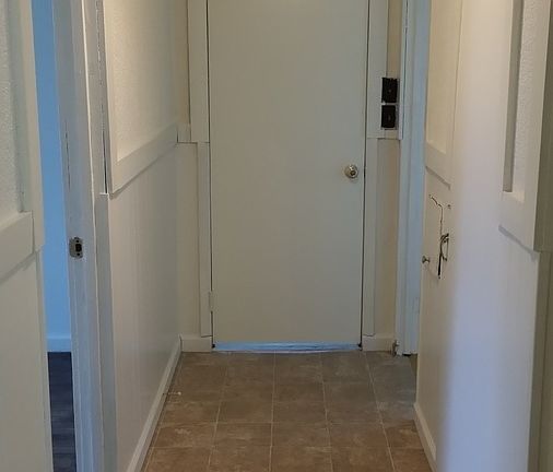 5th image of 1468 E Parkwood Ave