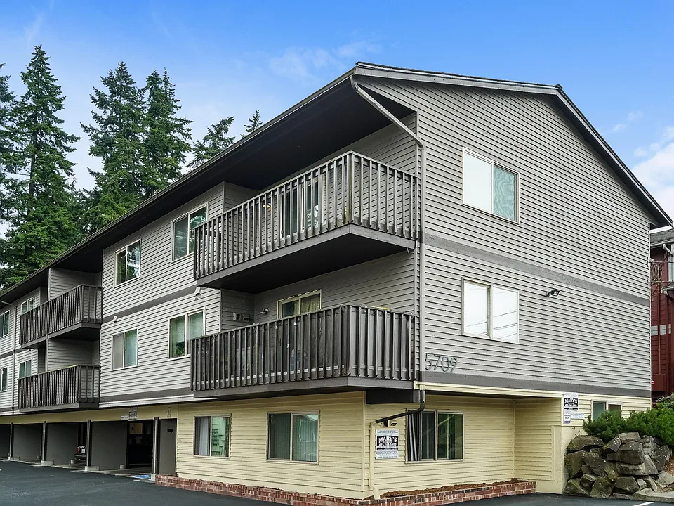 5709 Highway Pl