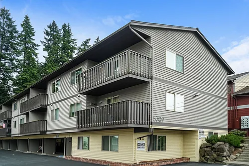 5709 Highway Pl Photo 1
