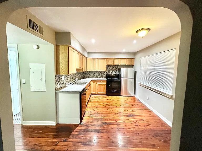 1302 S Quinlan Park Rd #B — Photo 6