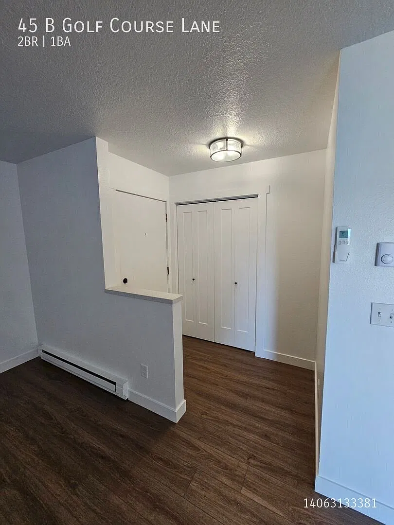 Upper Level 2 Bedroom 1 Bath — Photo 2