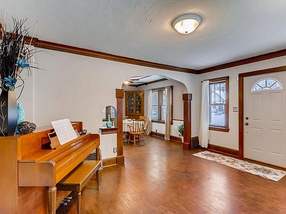 4th image of 205 Winona St W
