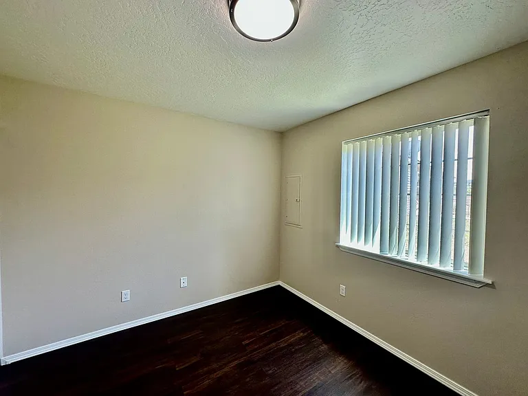 3130 Meadow Glen Ln — Photo 11
