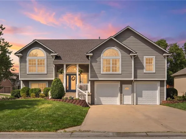806 SW 34th Ter, Lees Summit, MO 64082