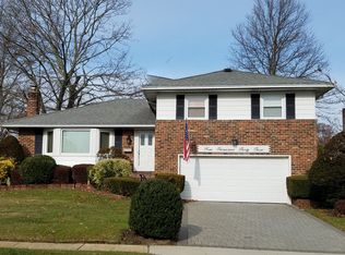 4033 New York Ave, Seaford, NY 11783