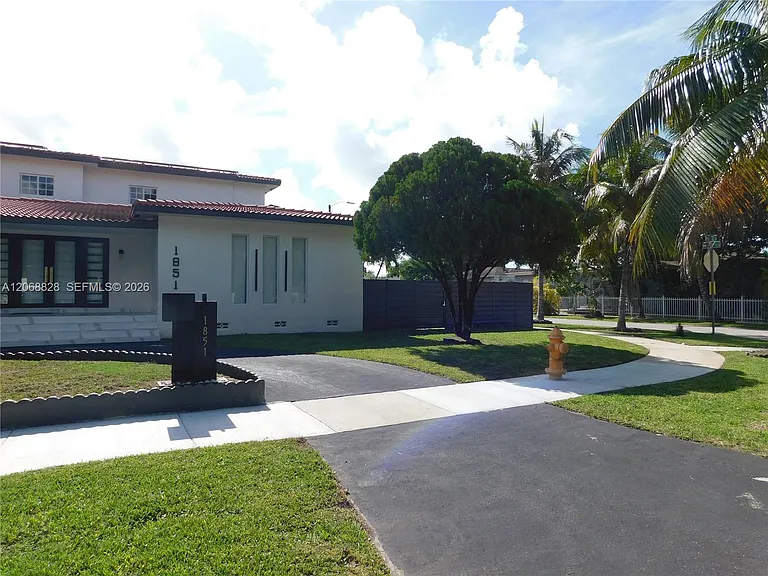1851 NW 32nd Ave #B31 — Photo 2