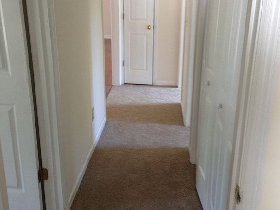 3rd image of 608 Saddlecreek Ct